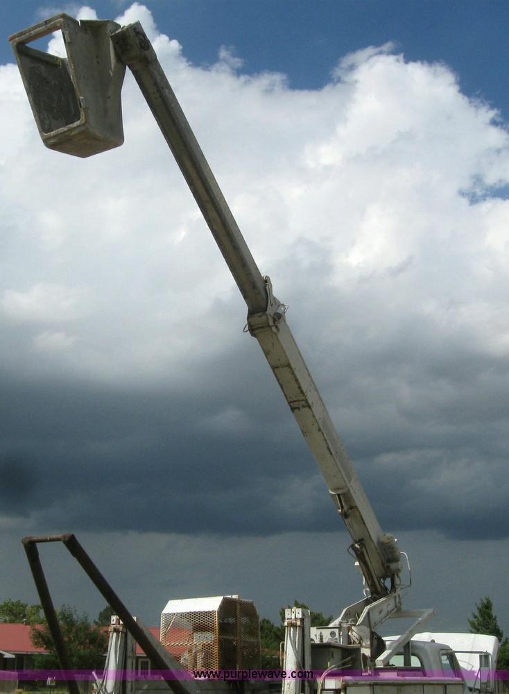 image for item 6131 1970 Ford 600 bucket truck