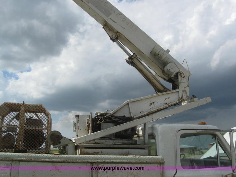 image for item 6131 1970 Ford 600 bucket truck