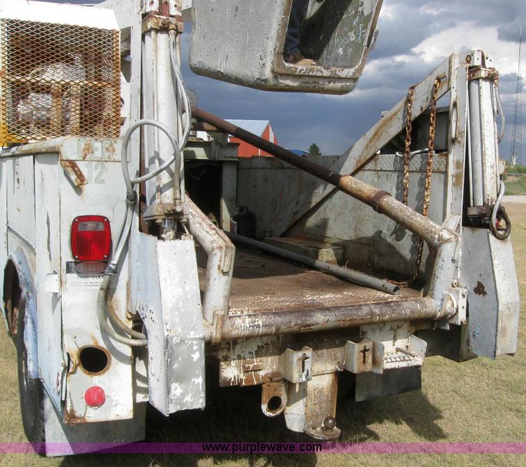 image for item 6131 1970 Ford 600 bucket truck