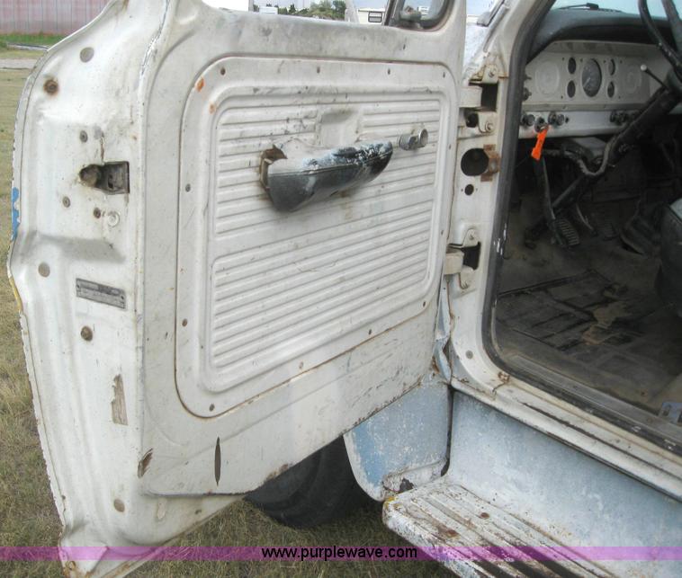 image for item 6131 1970 Ford 600 bucket truck