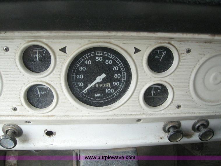 image for item 6131 1970 Ford 600 bucket truck