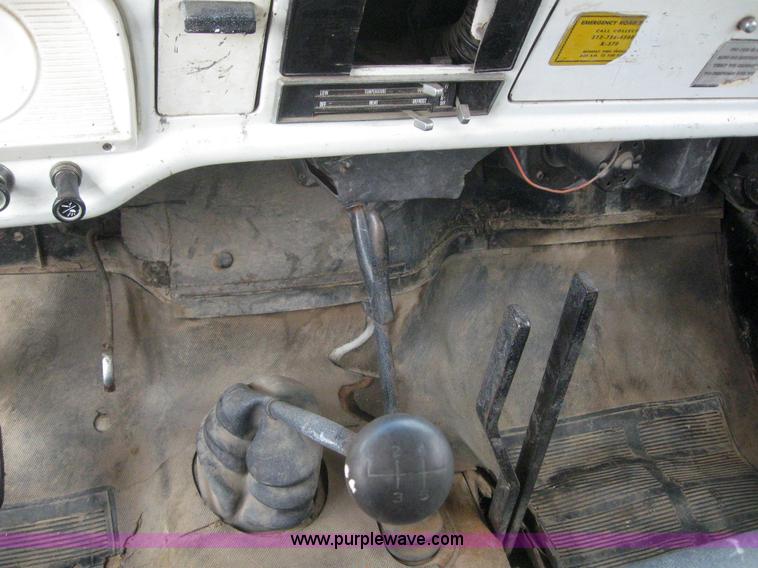 image for item 6131 1970 Ford 600 bucket truck