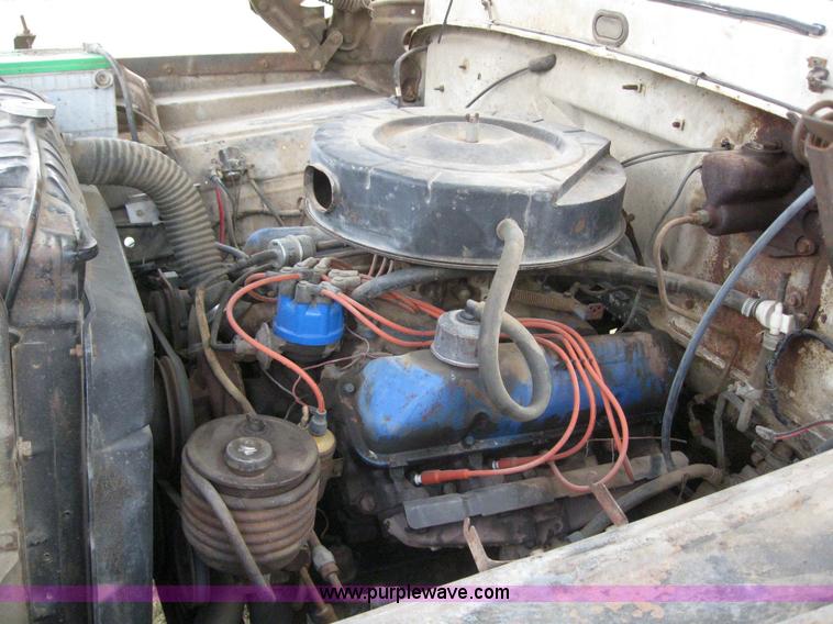 image for item 6131 1970 Ford 600 bucket truck