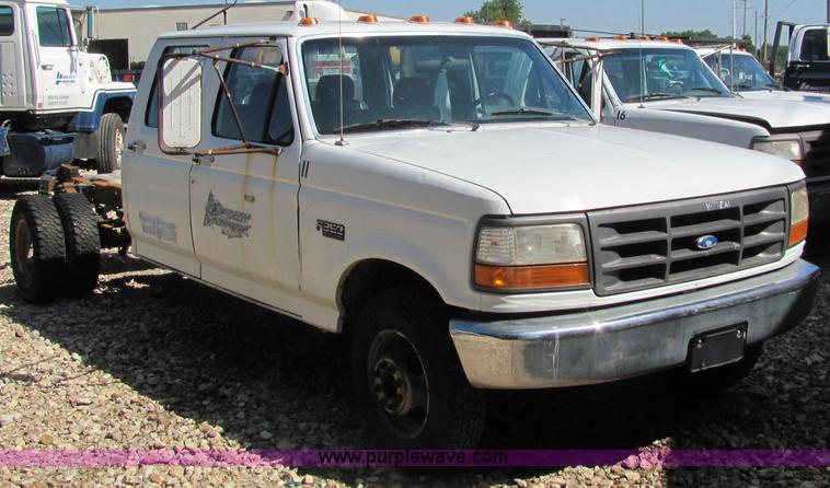 image for item 6716 1994 Ford F-350 XL cab and chassis