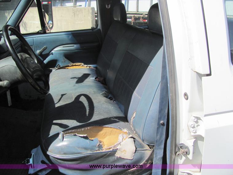 image for item 6716 1994 Ford F-350 XL cab and chassis