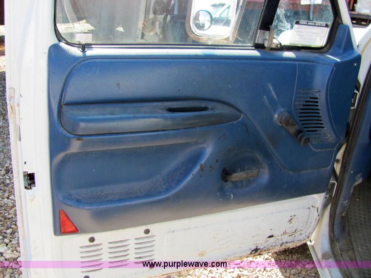 image for item 6716 1994 Ford F-350 XL cab and chassis