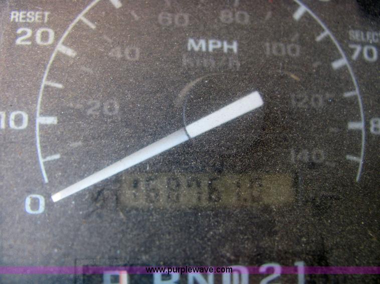 image for item 6716 1994 Ford F-350 XL cab and chassis