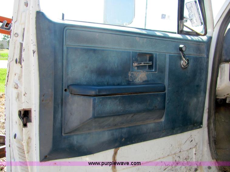 image for item 6719 1982 GMC Topkick 7000