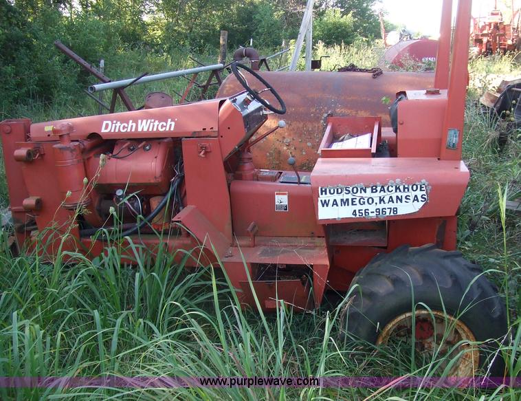 image for item 7121 1975 Ditch Witch R40 trencher