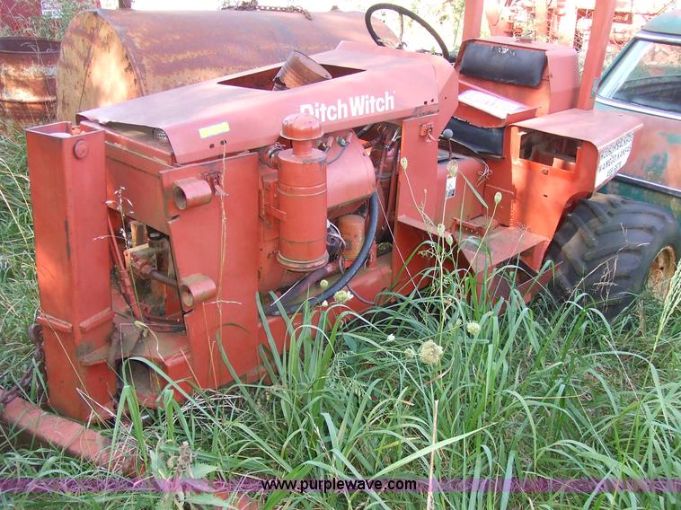 image for item 7121 1975 Ditch Witch R40 trencher