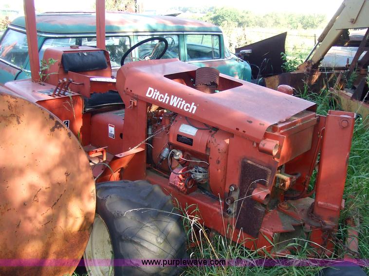 image for item 7121 1975 Ditch Witch R40 trencher