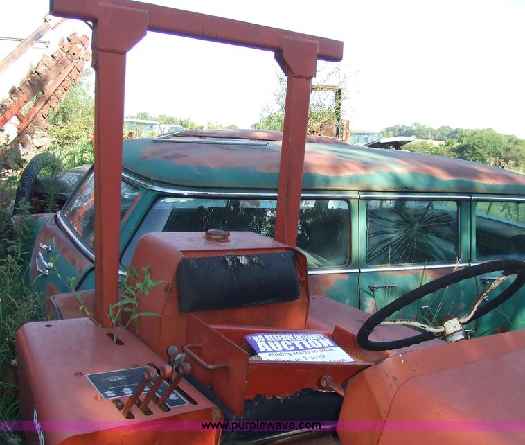 image for item 7121 1975 Ditch Witch R40 trencher