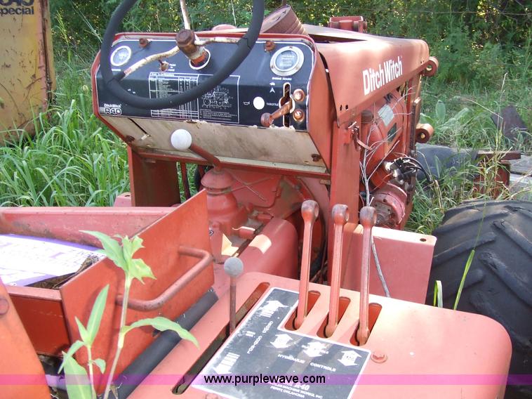 image for item 7121 1975 Ditch Witch R40 trencher