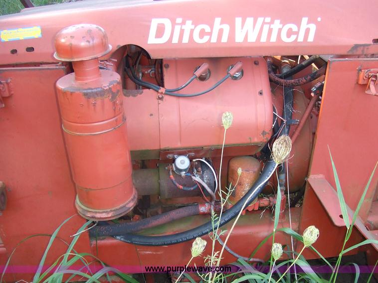 image for item 7121 1975 Ditch Witch R40 trencher