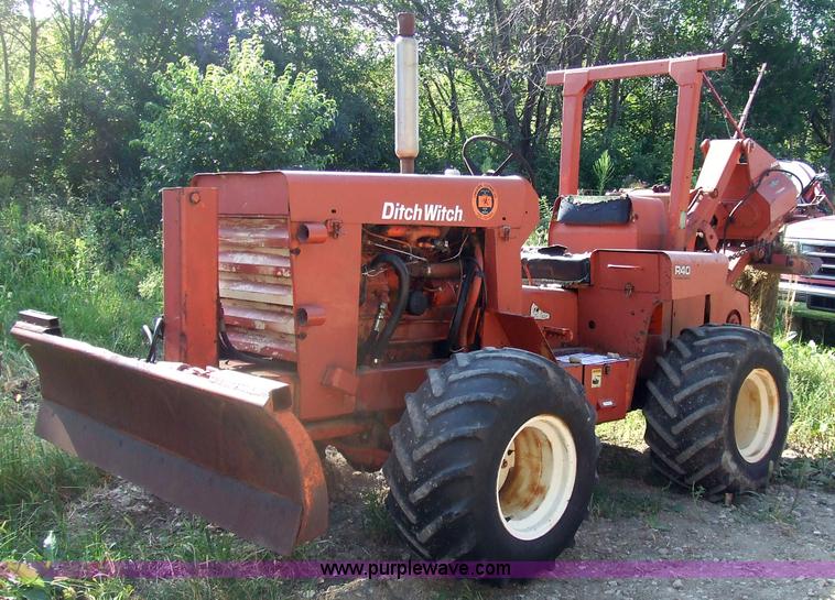 image for item 7122 1980 Ditch Witch R40 trencher