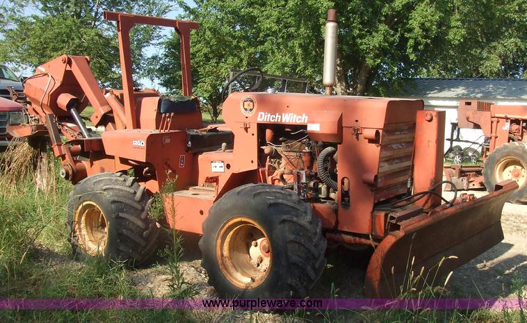 image for item 7122 1980 Ditch Witch R40 trencher
