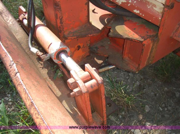 image for item 7122 1980 Ditch Witch R40 trencher