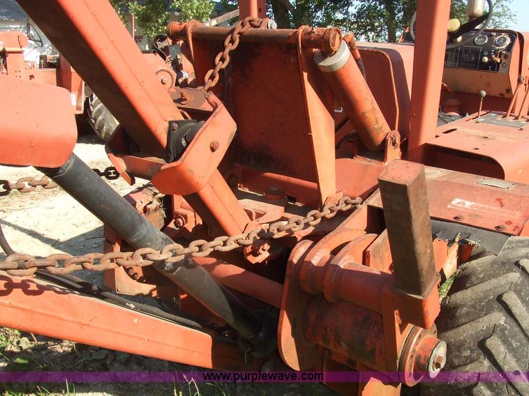 image for item 7122 1980 Ditch Witch R40 trencher