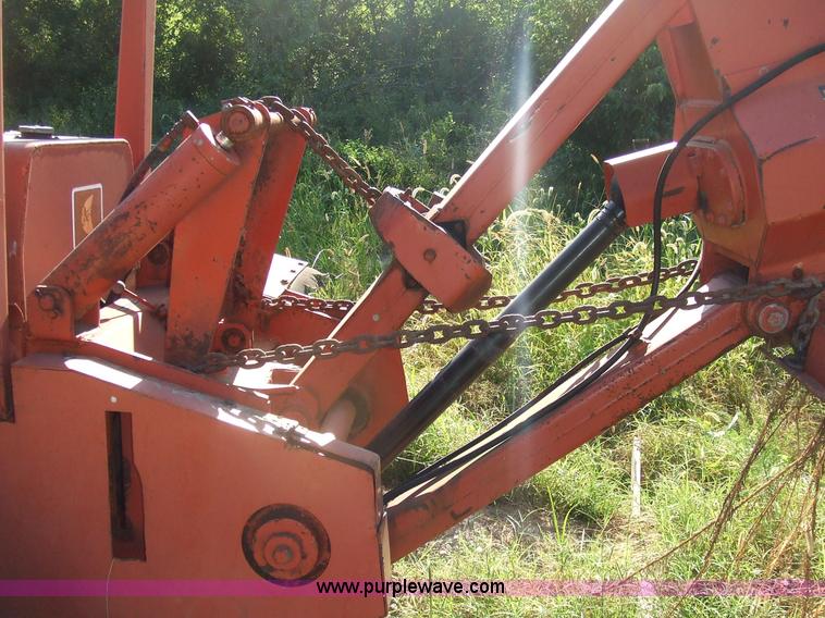 image for item 7122 1980 Ditch Witch R40 trencher