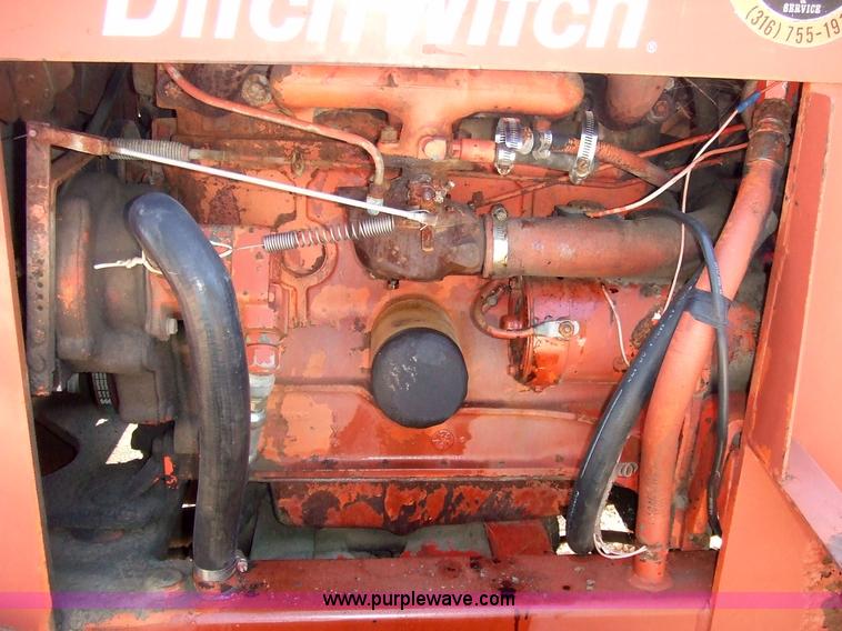 image for item 7122 1980 Ditch Witch R40 trencher