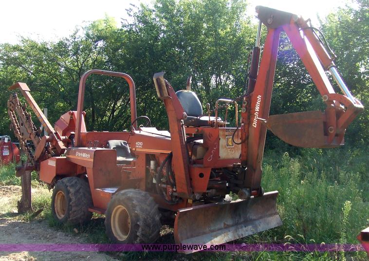 image for item 7123 1983 Ditch Witch 4010 trencher with backhoe