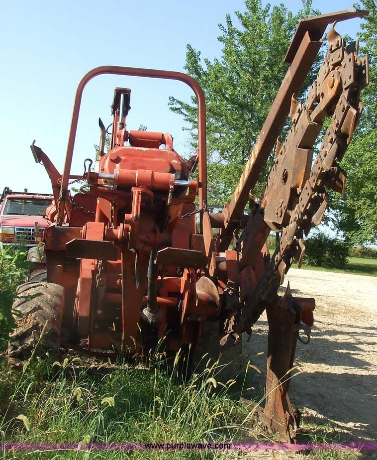image for item 7123 1983 Ditch Witch 4010 trencher with backhoe