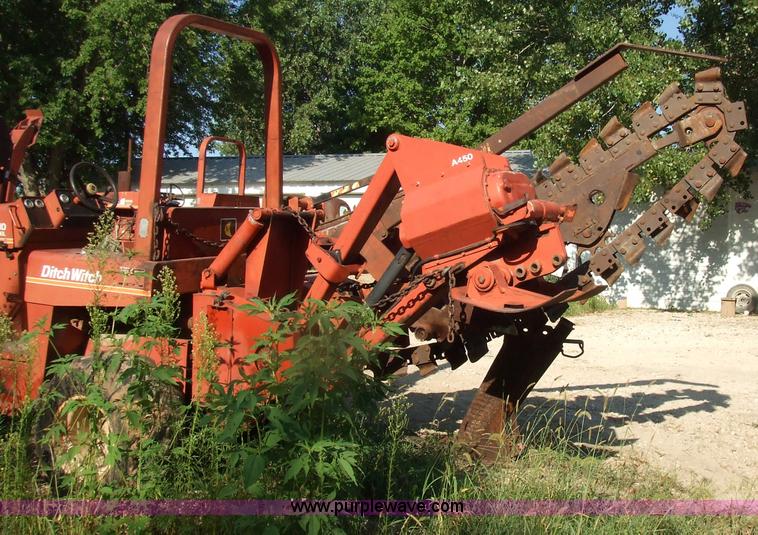 image for item 7123 1983 Ditch Witch 4010 trencher with backhoe