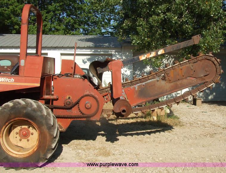 image for item 7124 1991 Ditch Witch 6510 trencher