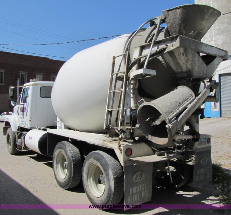 image for item 7177 1981 International 2574