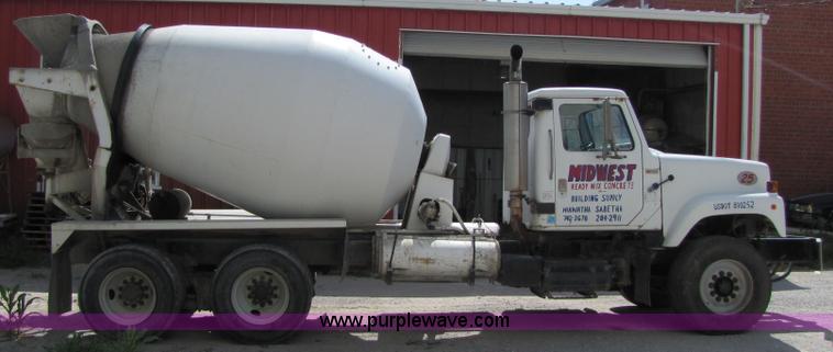 image for item 7177 1981 International 2574