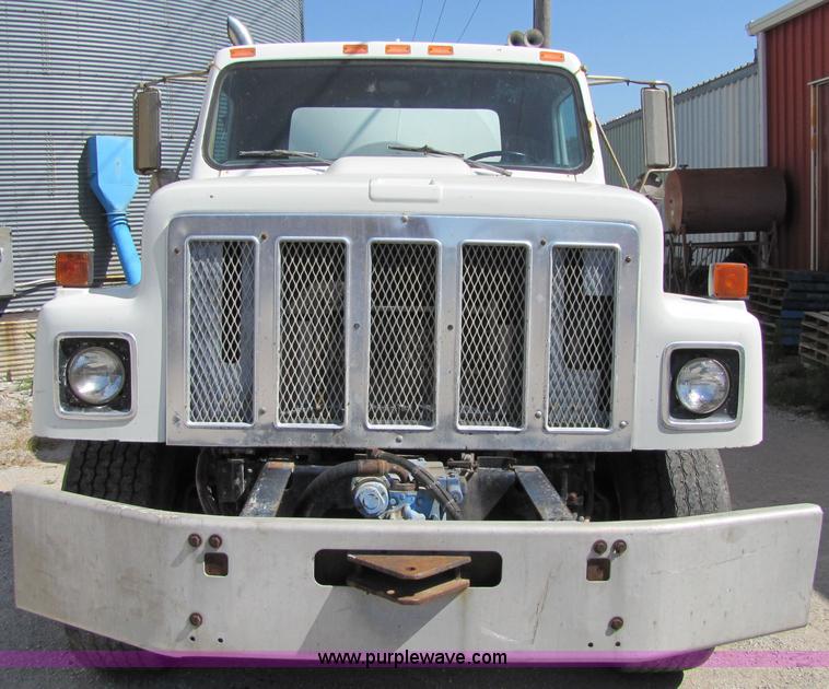 image for item 7177 1981 International 2574