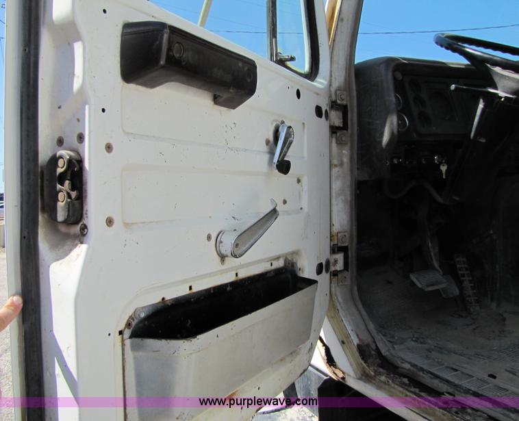 image for item 7177 1981 International 2574