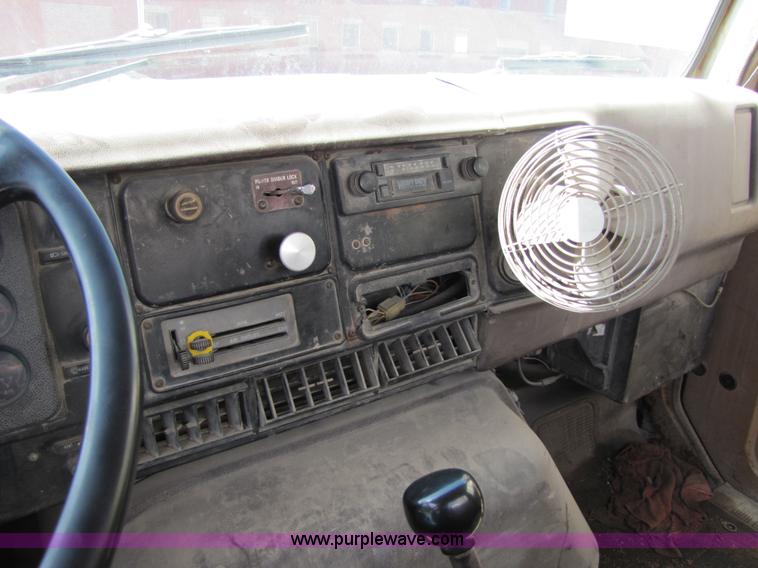 image for item 7177 1981 International 2574