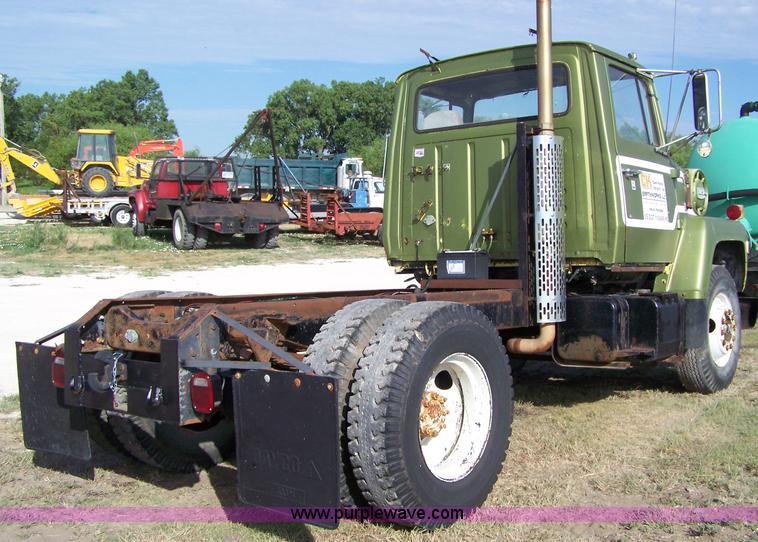 image for item 8259 1971 Ford F8000 truck