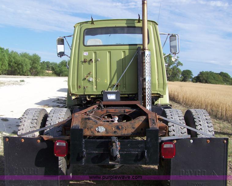 image for item 8259 1971 Ford F8000 truck