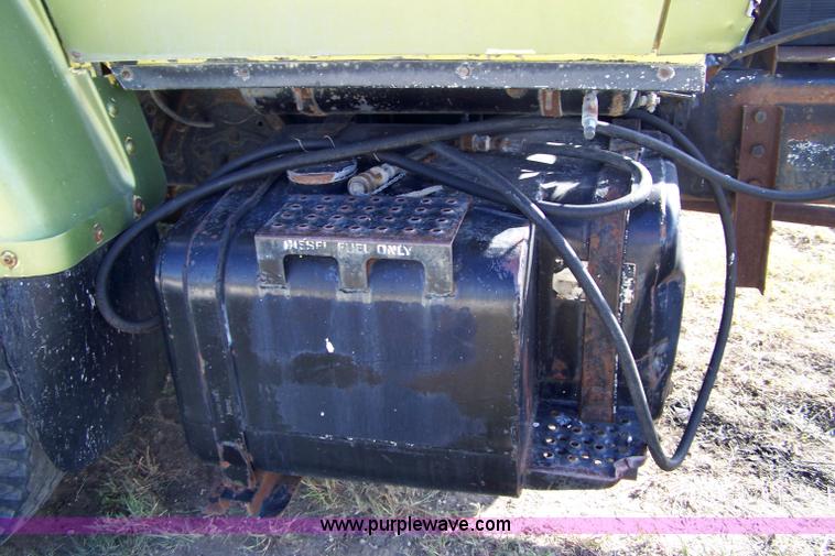 image for item 8259 1971 Ford F8000 truck