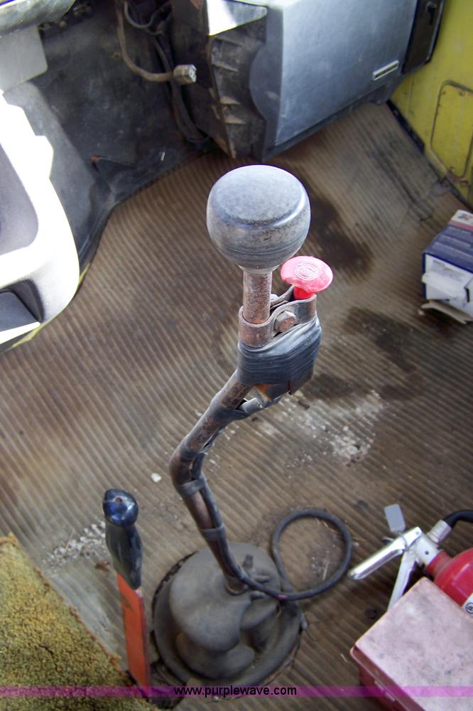 image for item 8259 1971 Ford F8000 truck