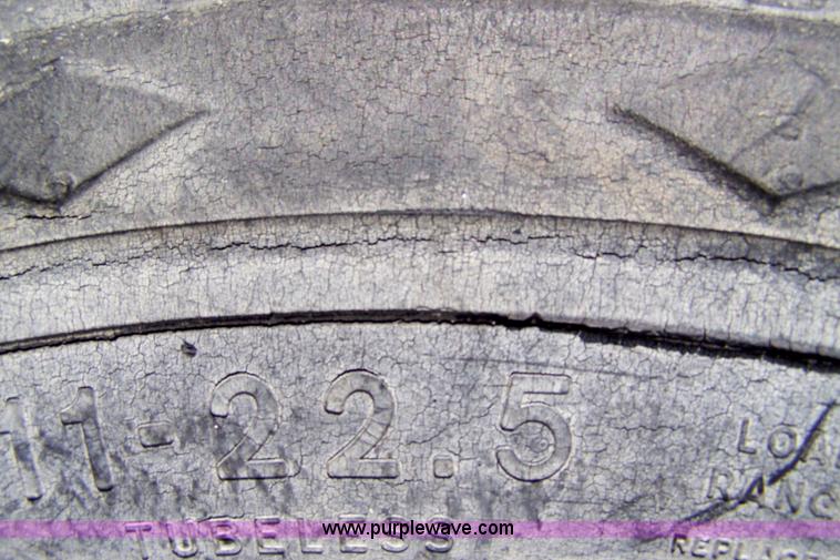 image for item 8259 1971 Ford F8000 truck