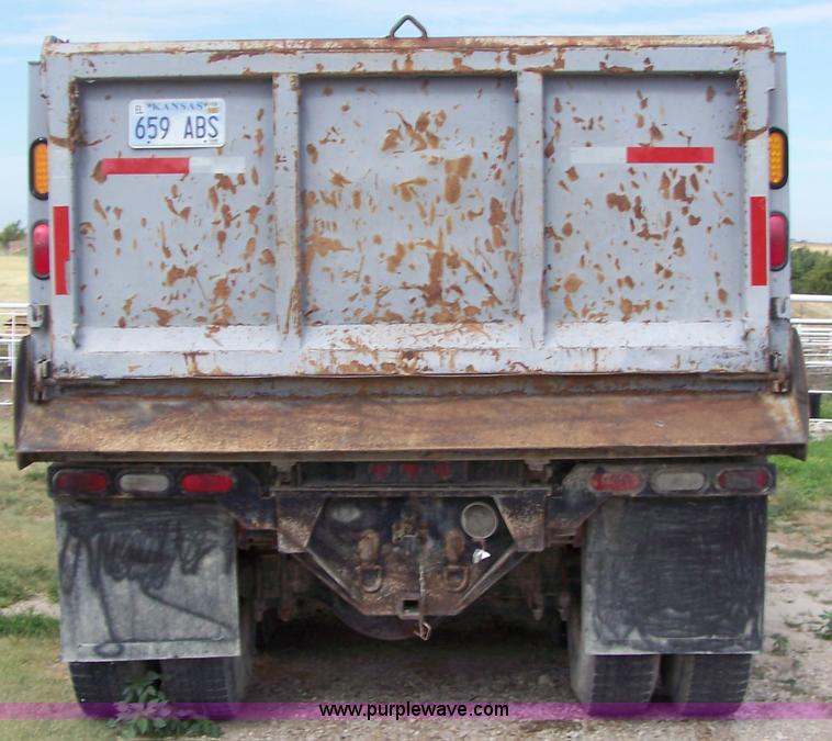 image for item 8260 1995 Volvo Conventional WG dump truck