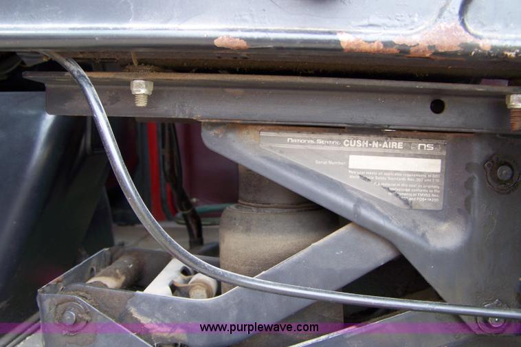 image for item 8260 1995 Volvo Conventional WG dump truck