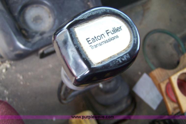 image for item 8260 1995 Volvo Conventional WG dump truck