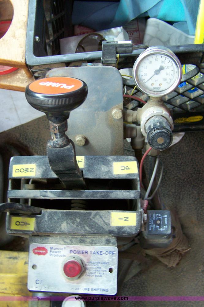 image for item 8260 1995 Volvo Conventional WG dump truck