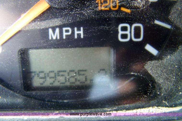 image for item 8260 1995 Volvo Conventional WG dump truck