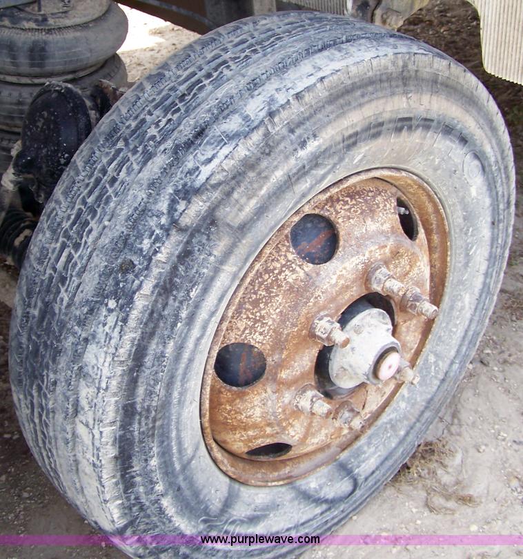 image for item 8260 1995 Volvo Conventional WG dump truck