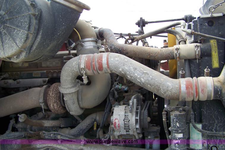 image for item 8260 1995 Volvo Conventional WG dump truck