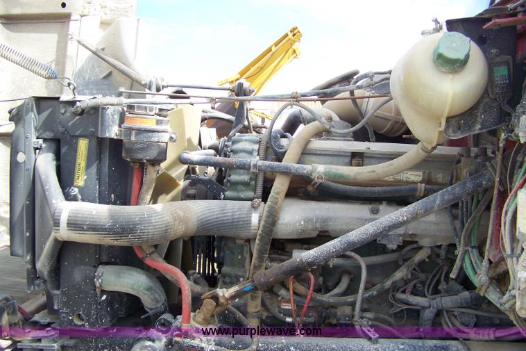 image for item 8260 1995 Volvo Conventional WG dump truck