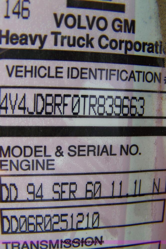 image for item 8260 1995 Volvo Conventional WG dump truck