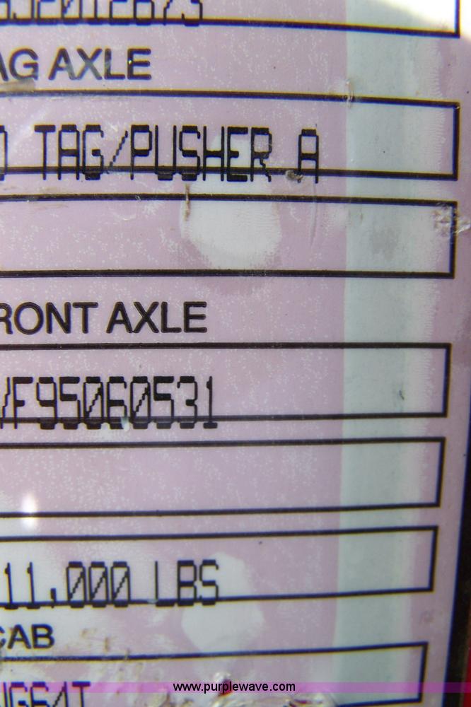 image for item 8260 1995 Volvo Conventional WG dump truck