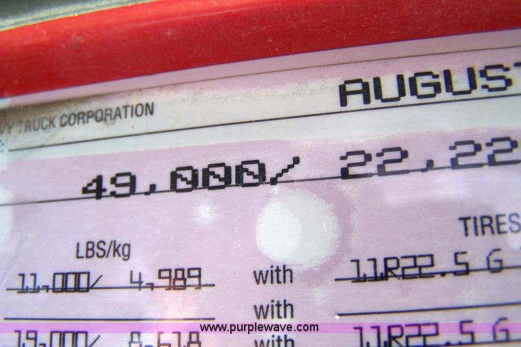 image for item 8260 1995 Volvo Conventional WG dump truck