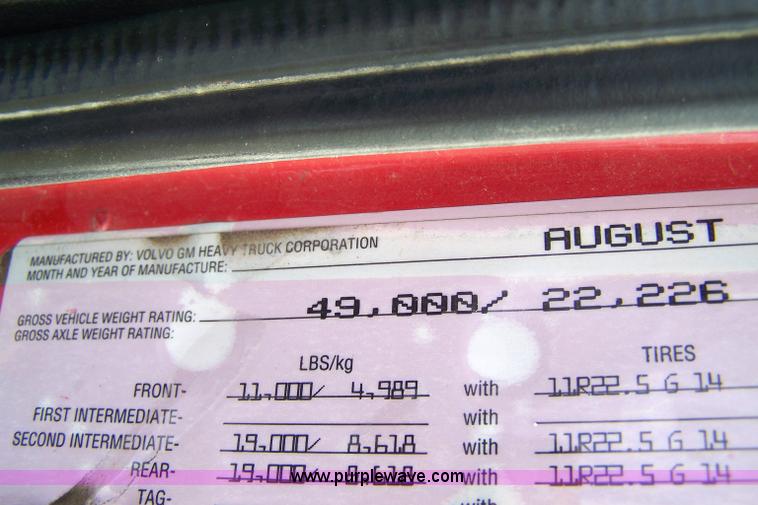 image for item 8260 1995 Volvo Conventional WG dump truck